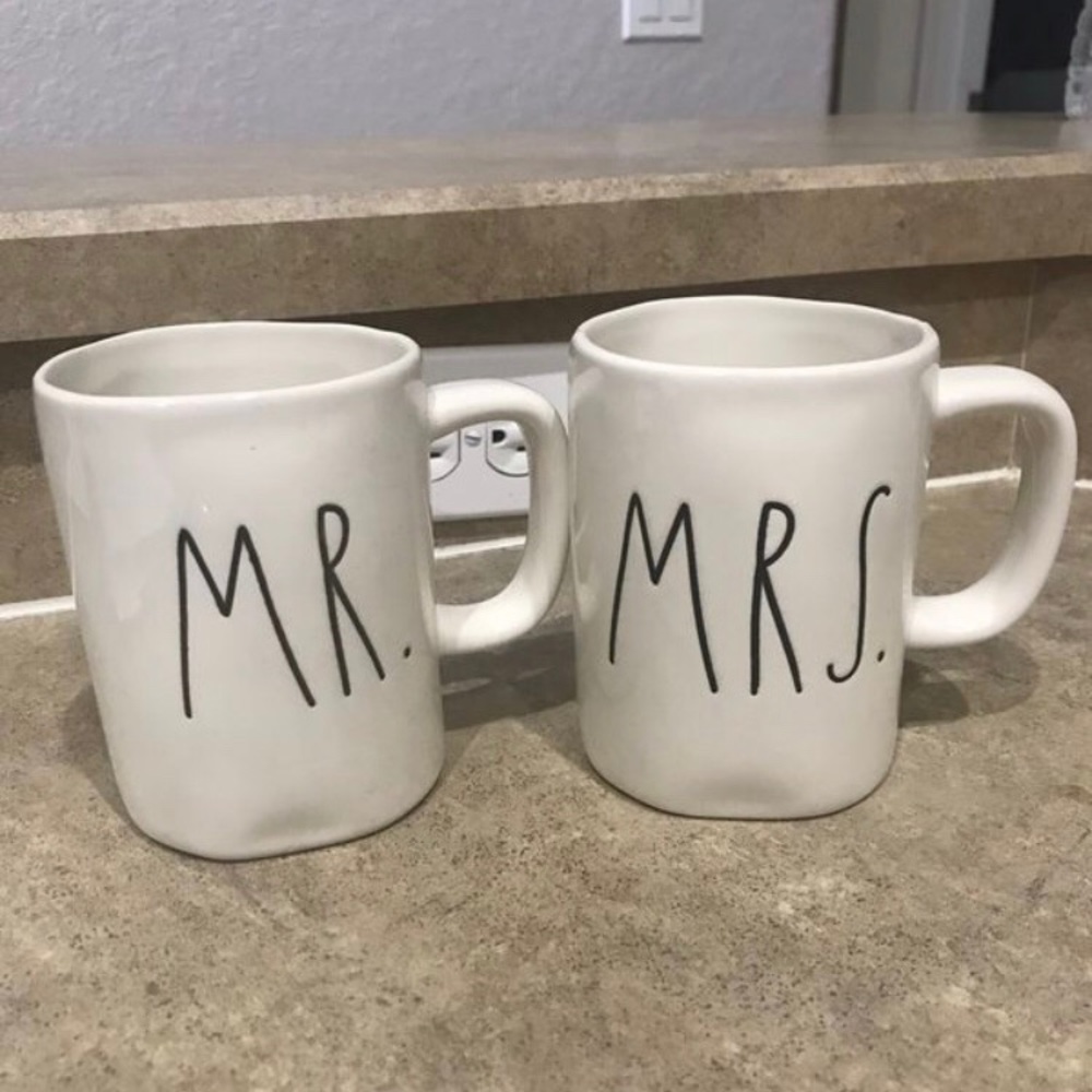 Mr and Mrs Rae dun mugs